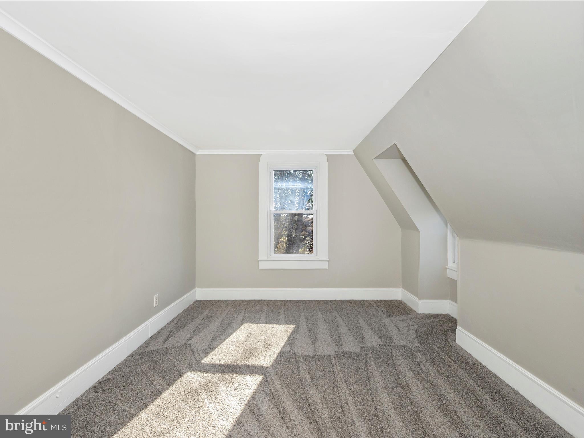 203 N Dayton Ave N