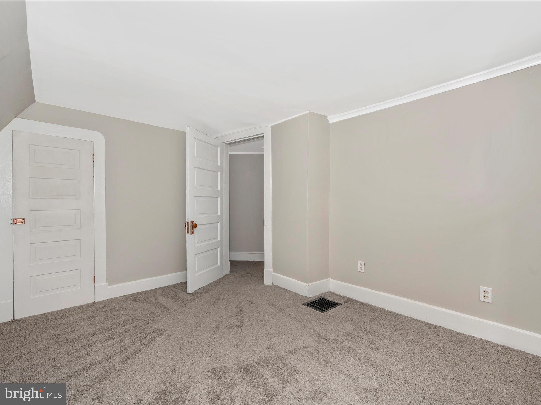 203 N Dayton Ave N