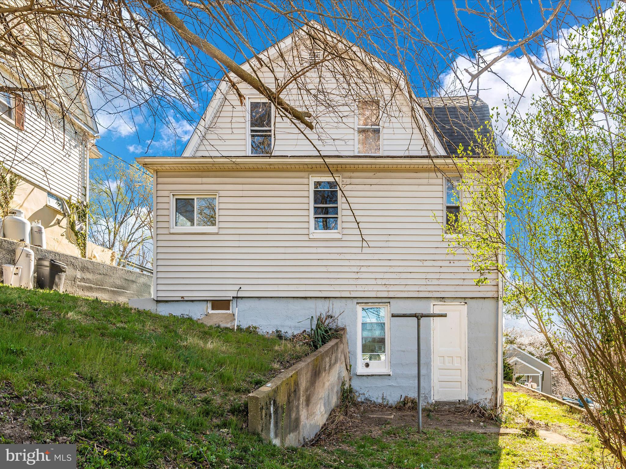 203 N Dayton Ave N