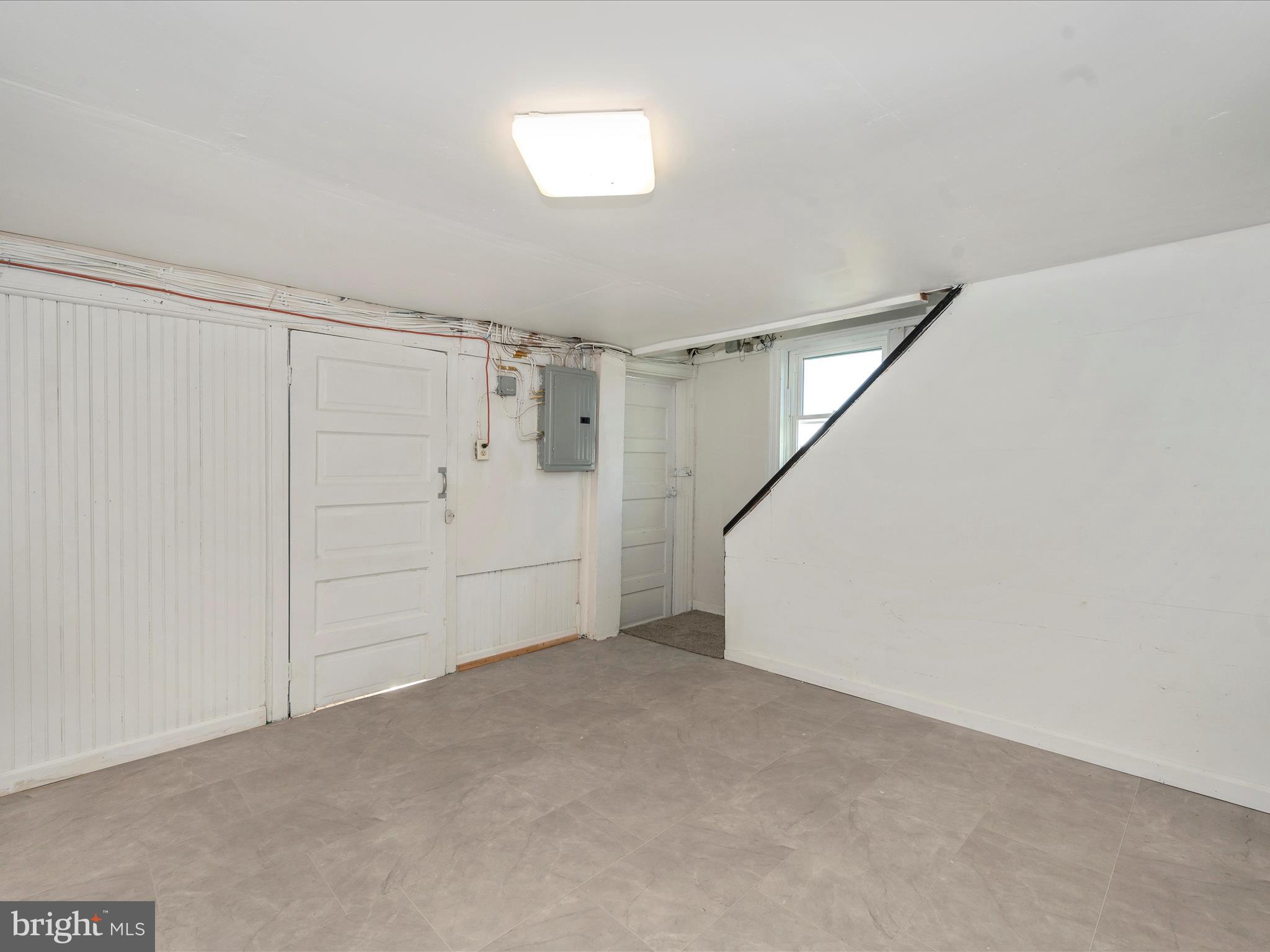 203 N Dayton Ave N