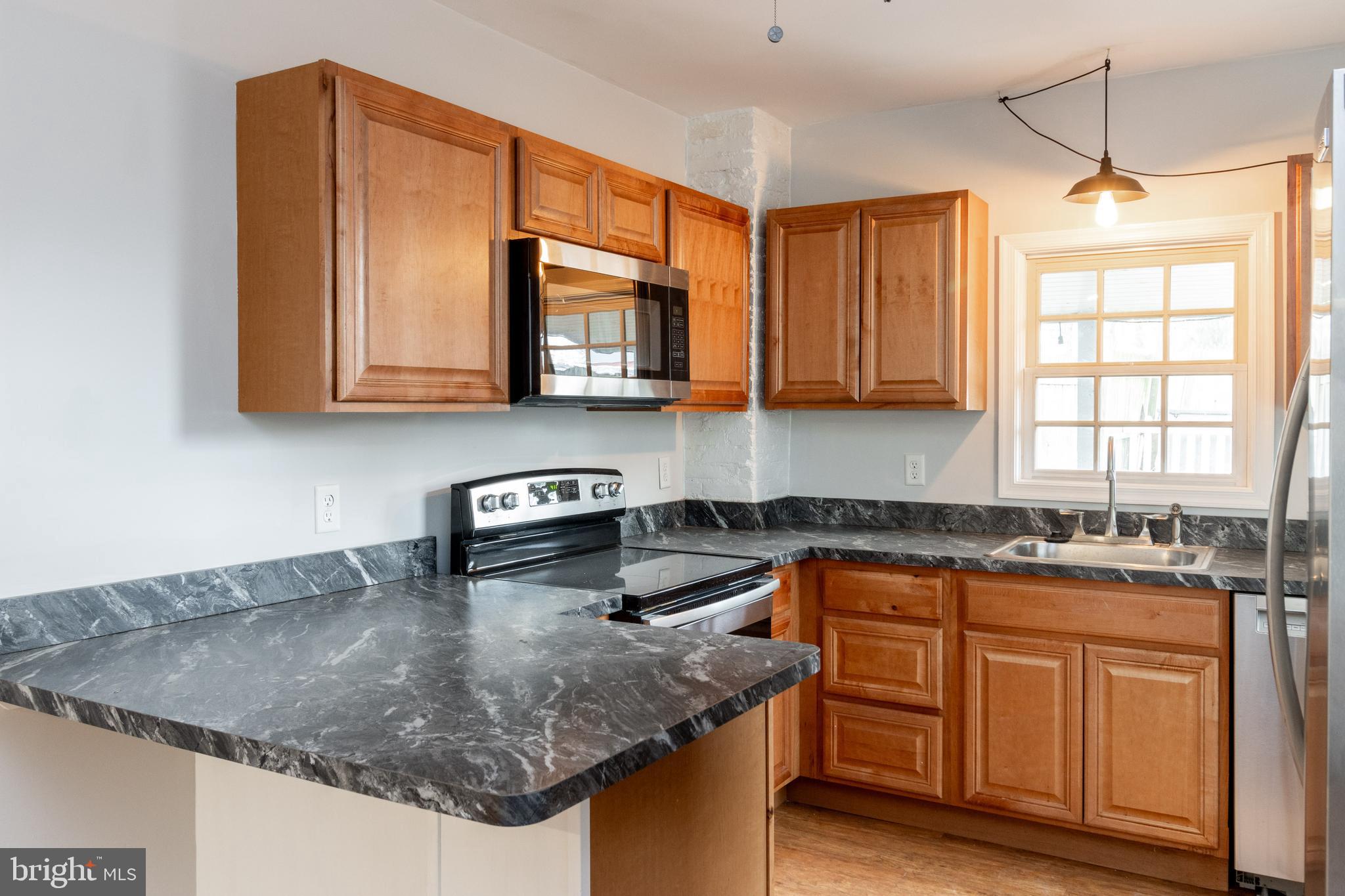27 E 5th St
