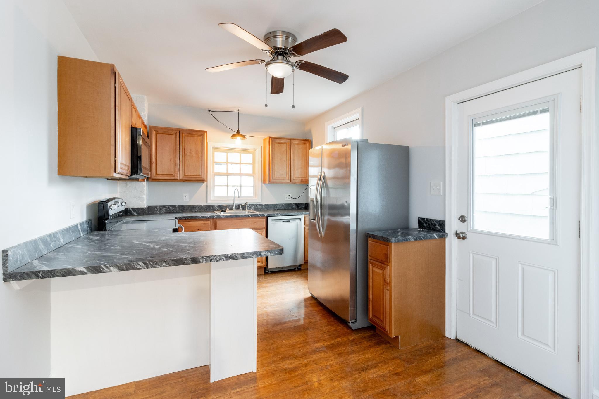27 E 5th St