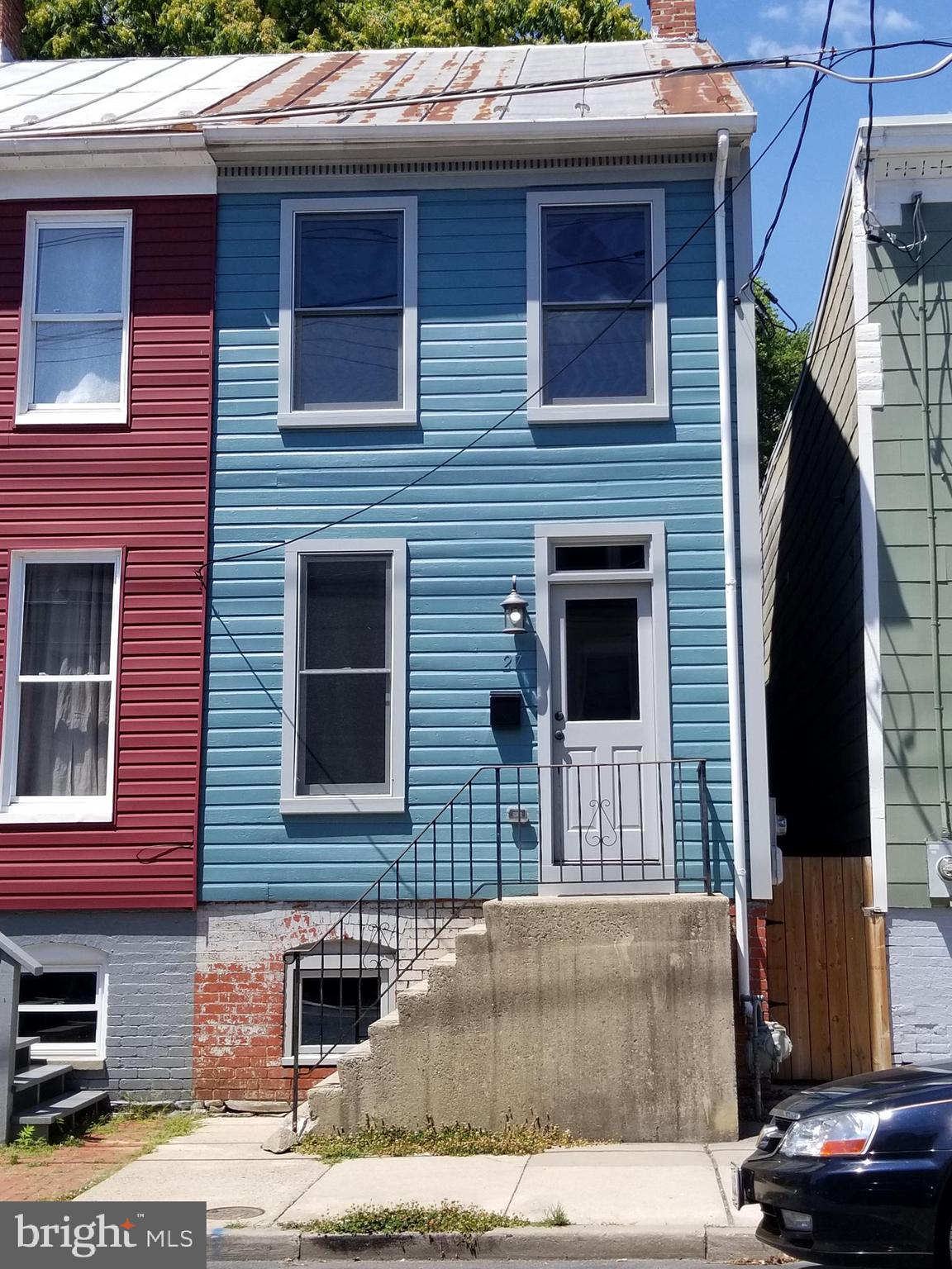 27 E 5th St