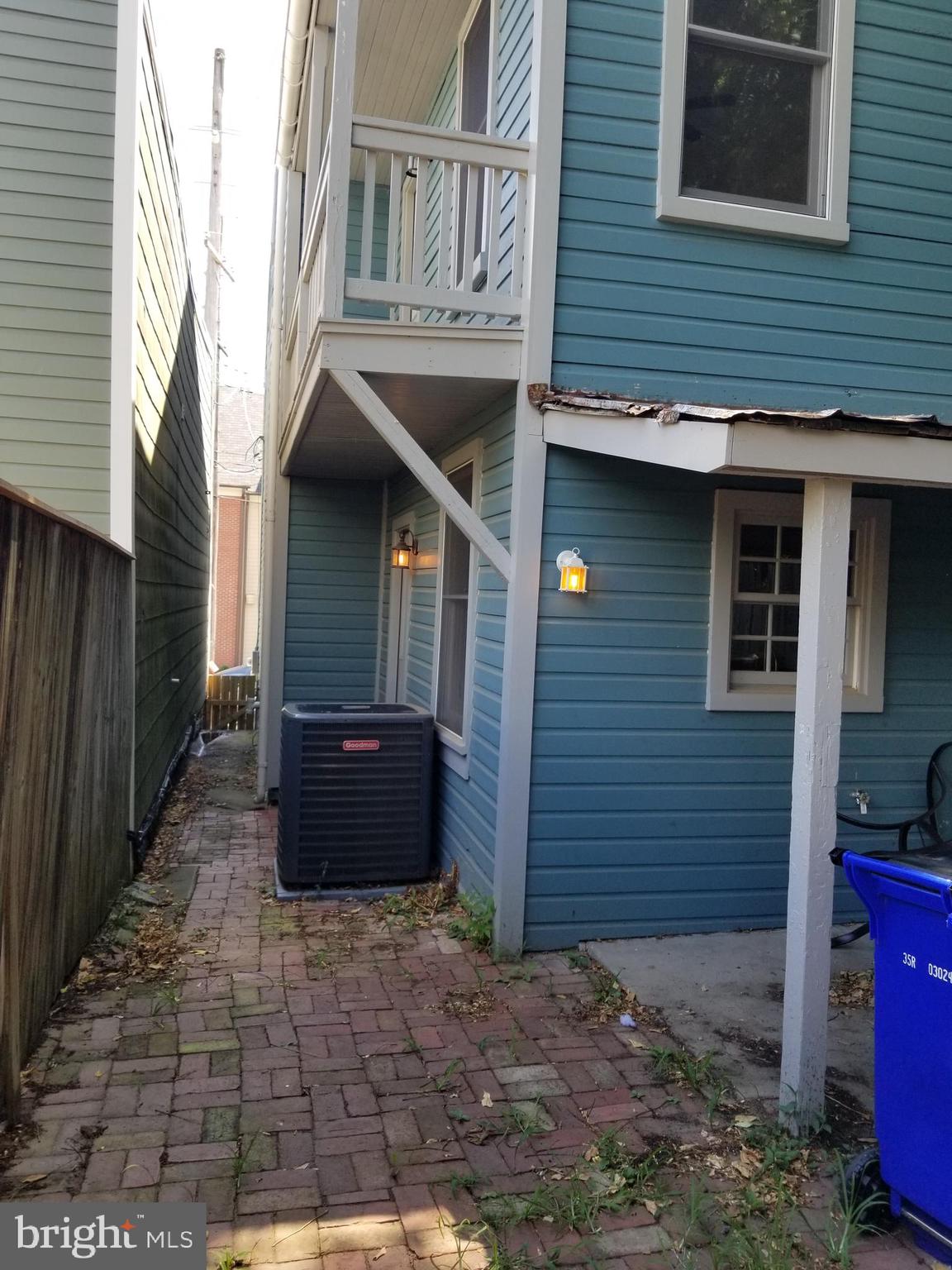 27 E 5th St