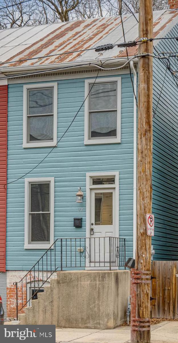 27 E 5th St