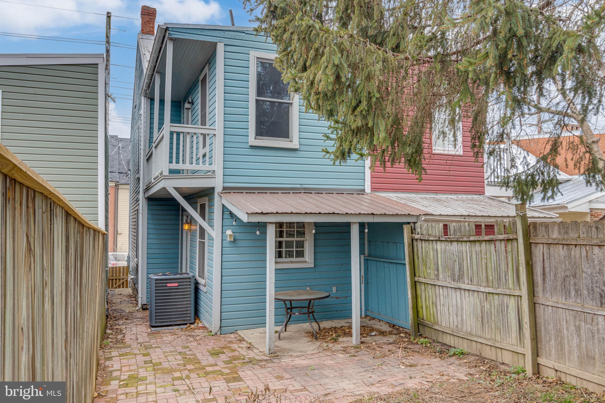 27 E 5th St