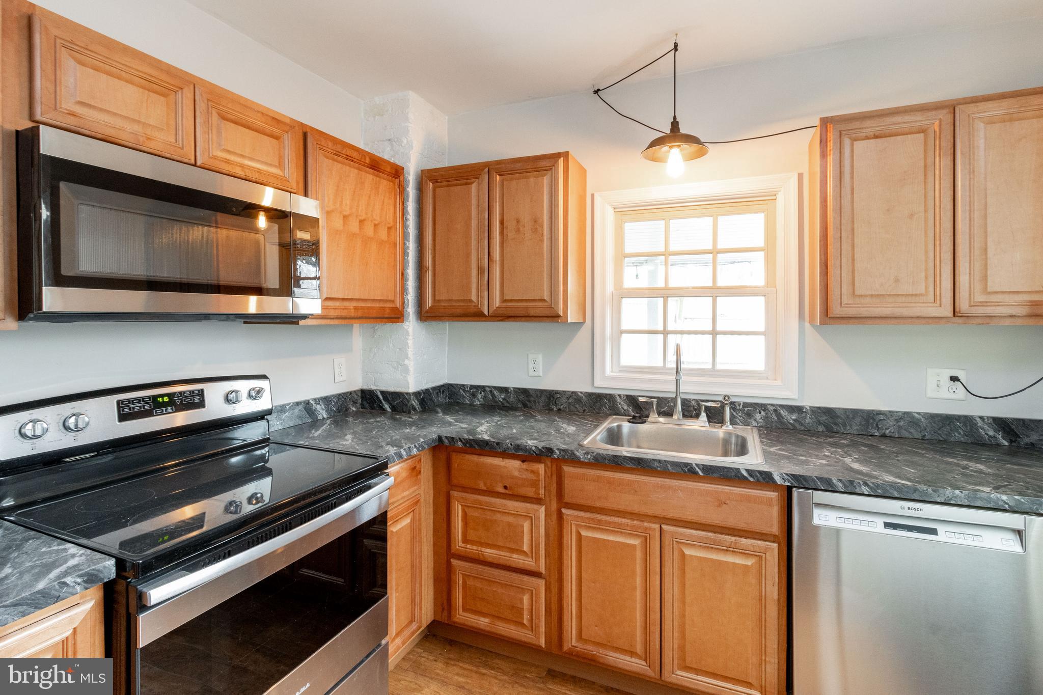 27 E 5th St