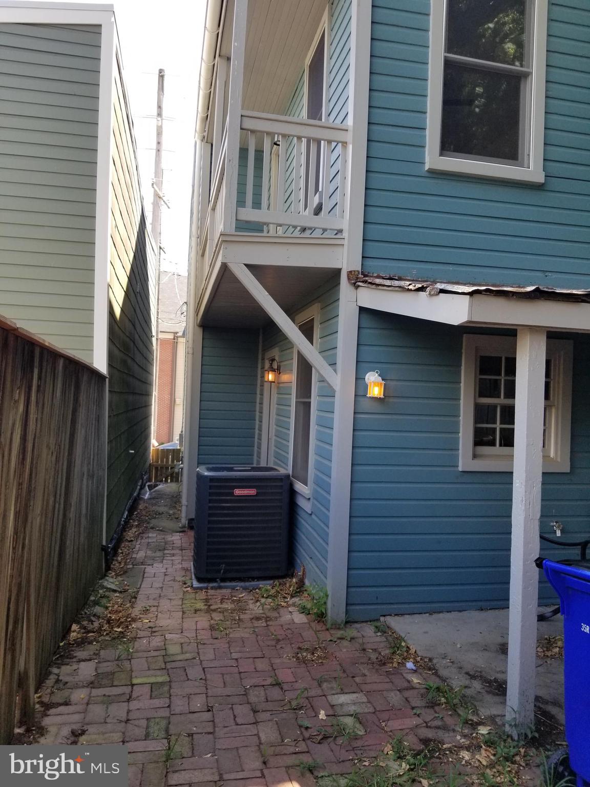 27 E 5th St