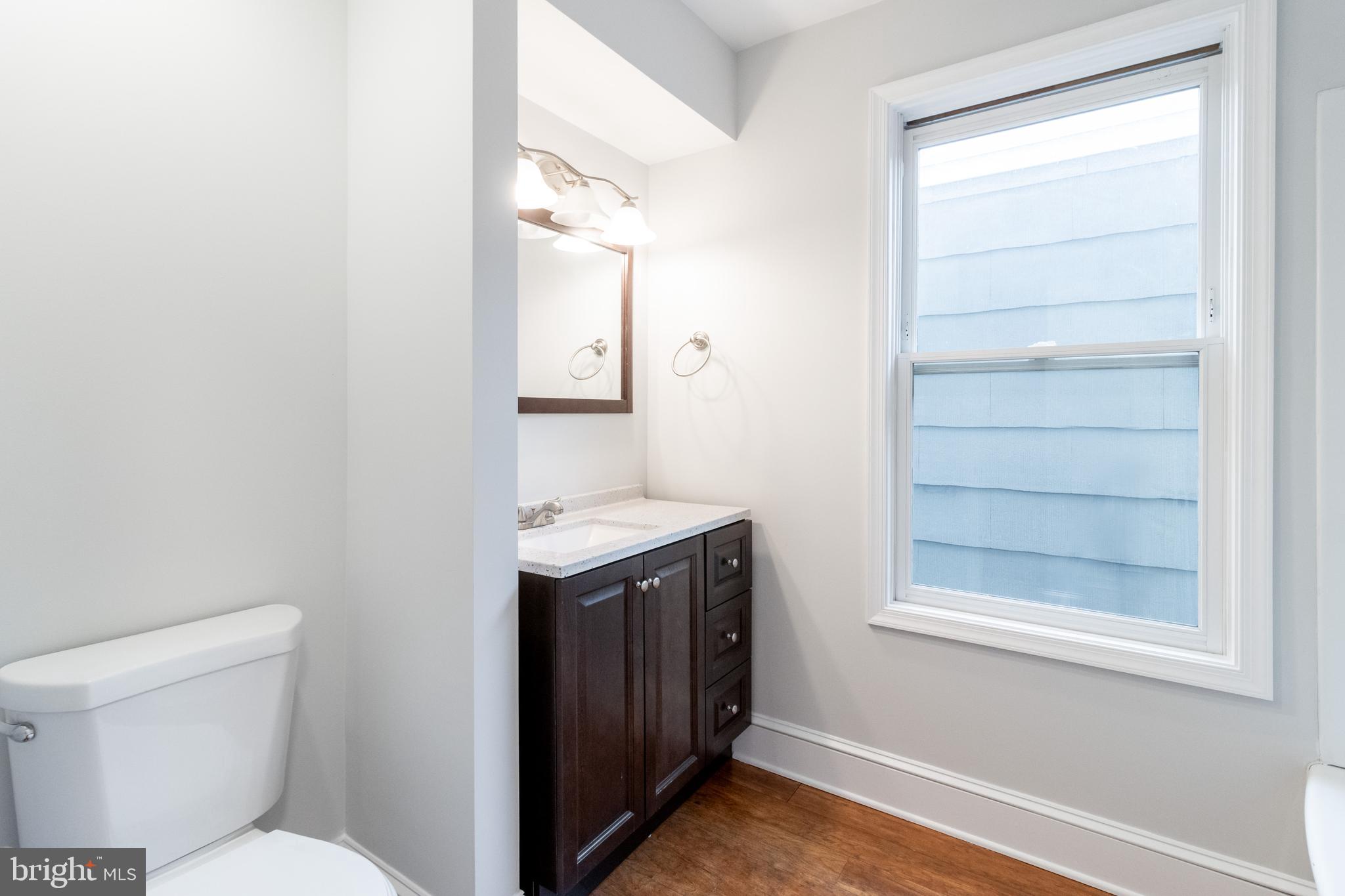 27 E 5th St