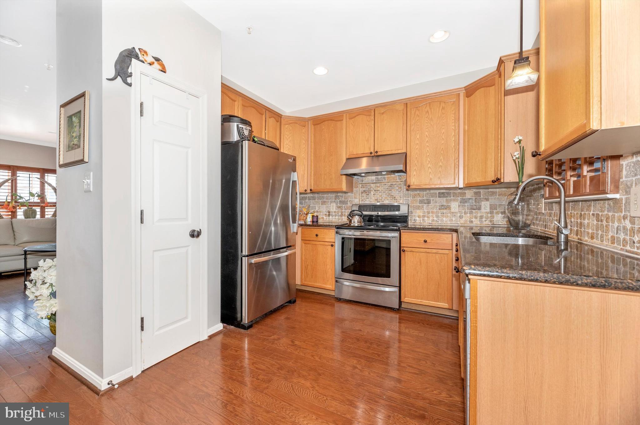 2490 Lakeside Dr