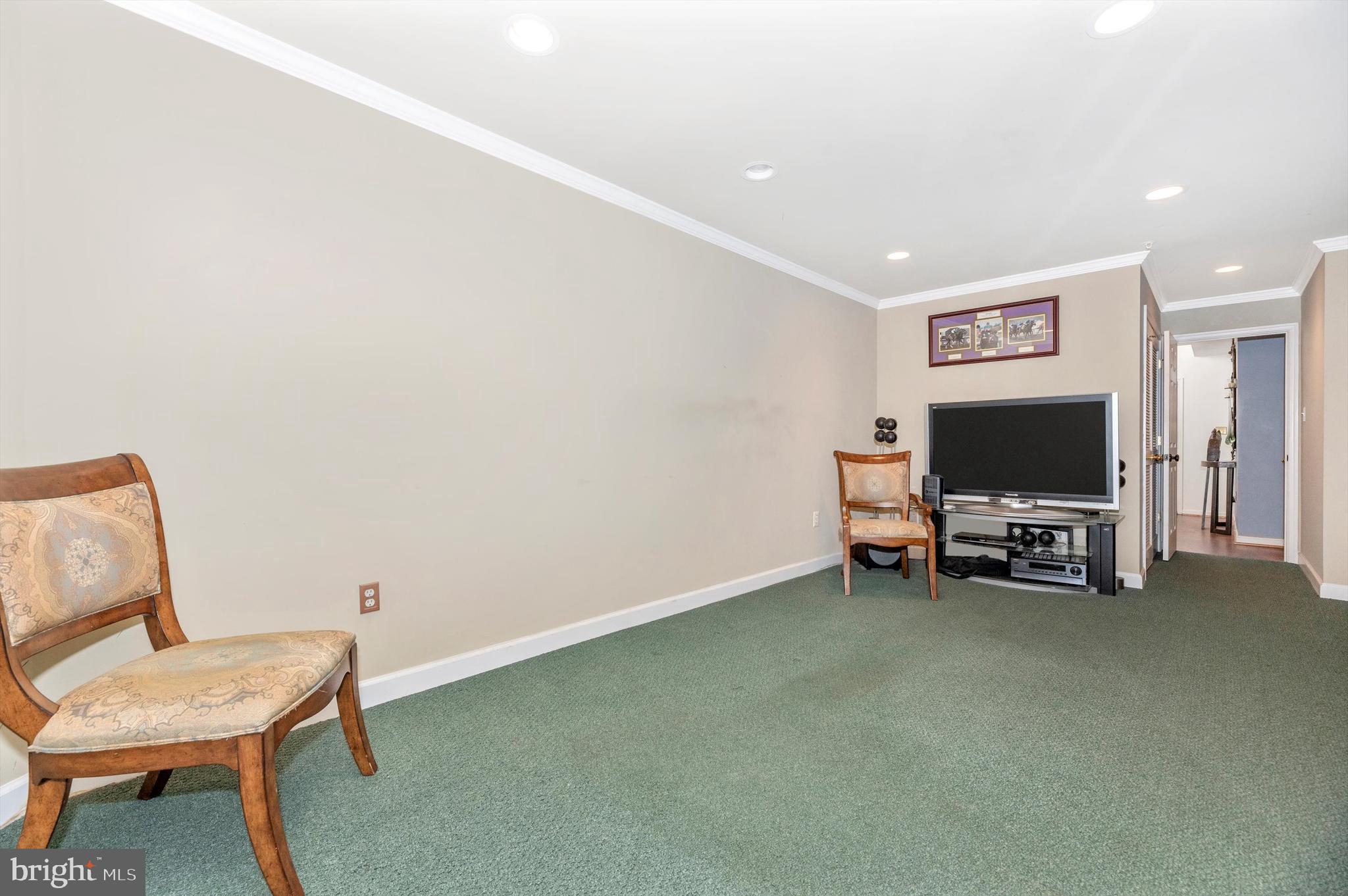 2490 Lakeside Dr