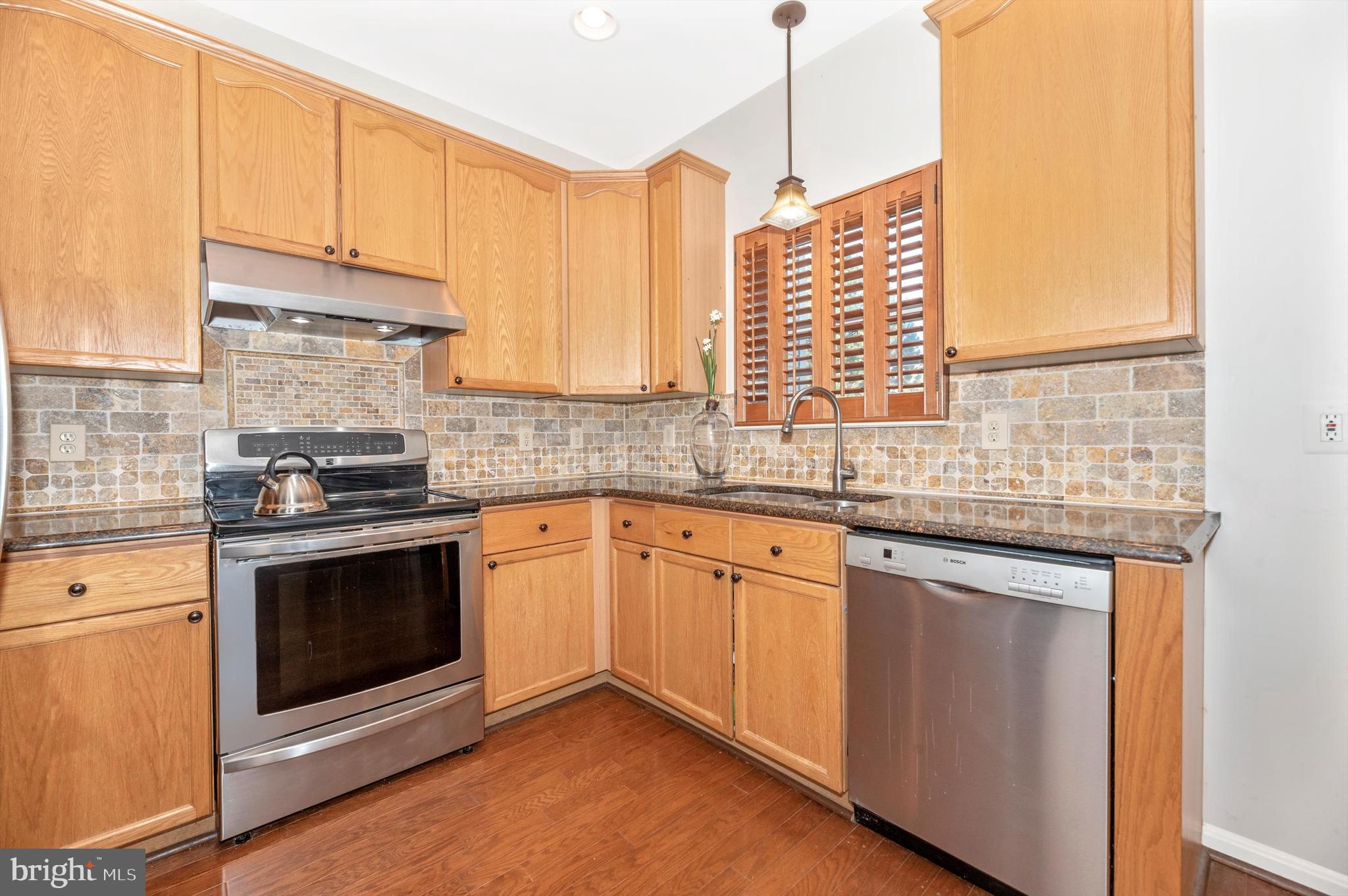 2490 Lakeside Dr
