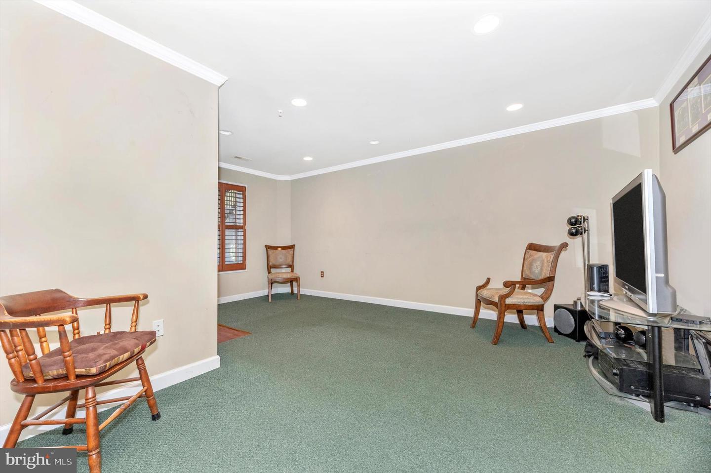 2490 Lakeside Dr