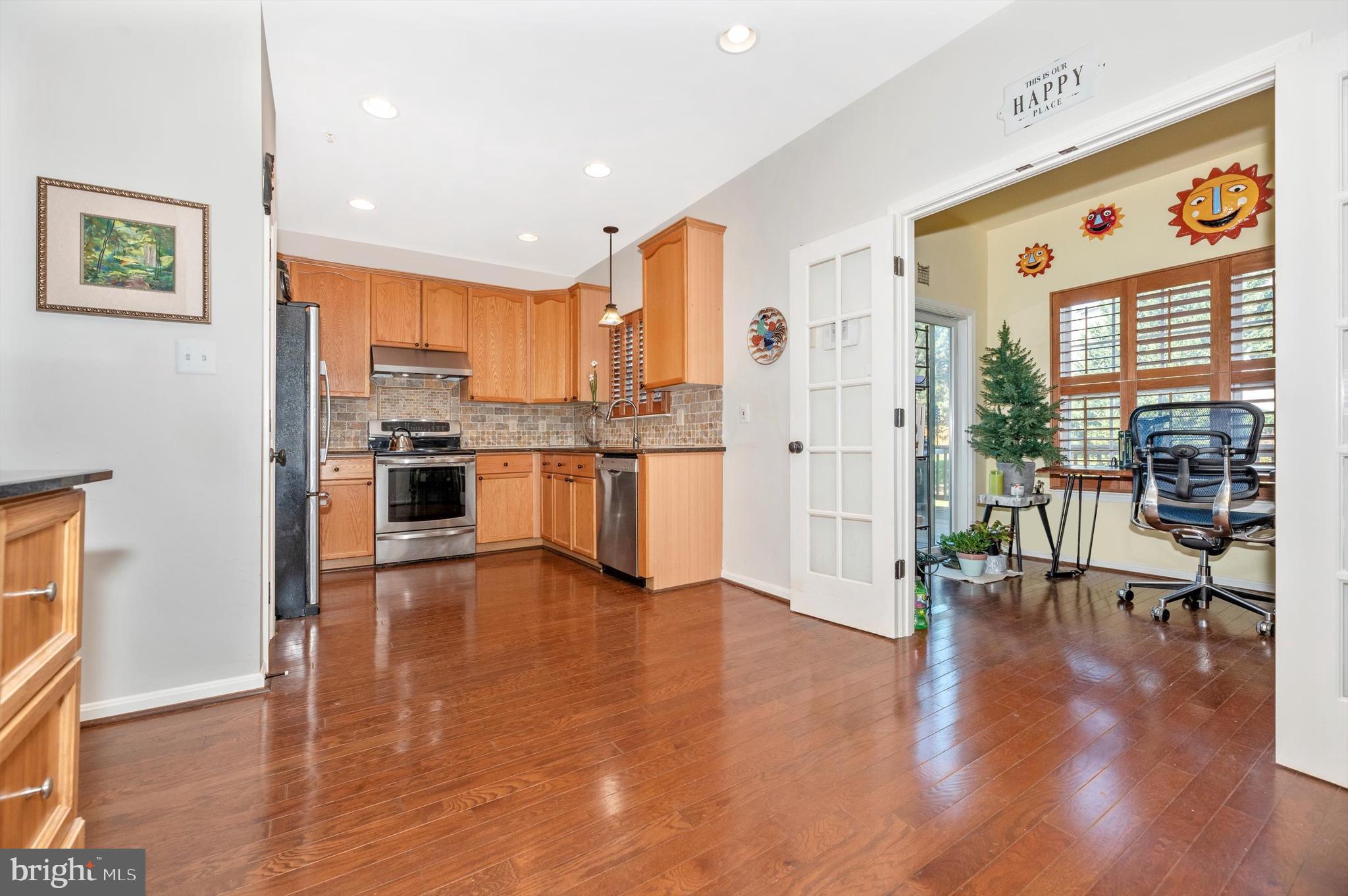 2490 Lakeside Dr