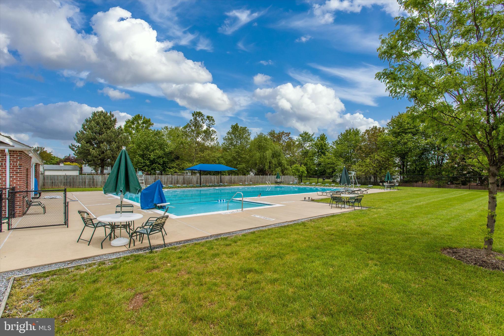 2490 Lakeside Dr