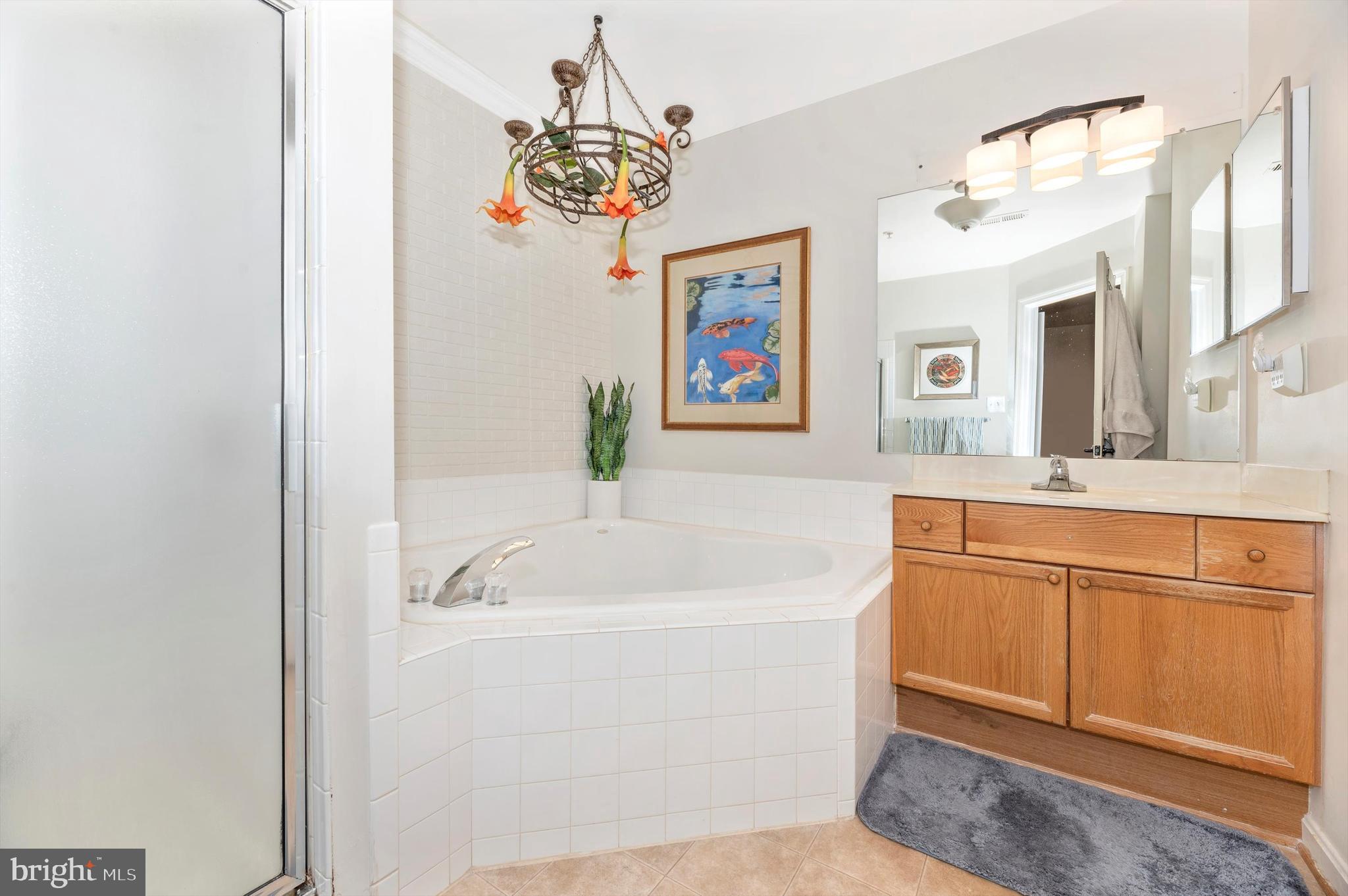 2490 Lakeside Dr