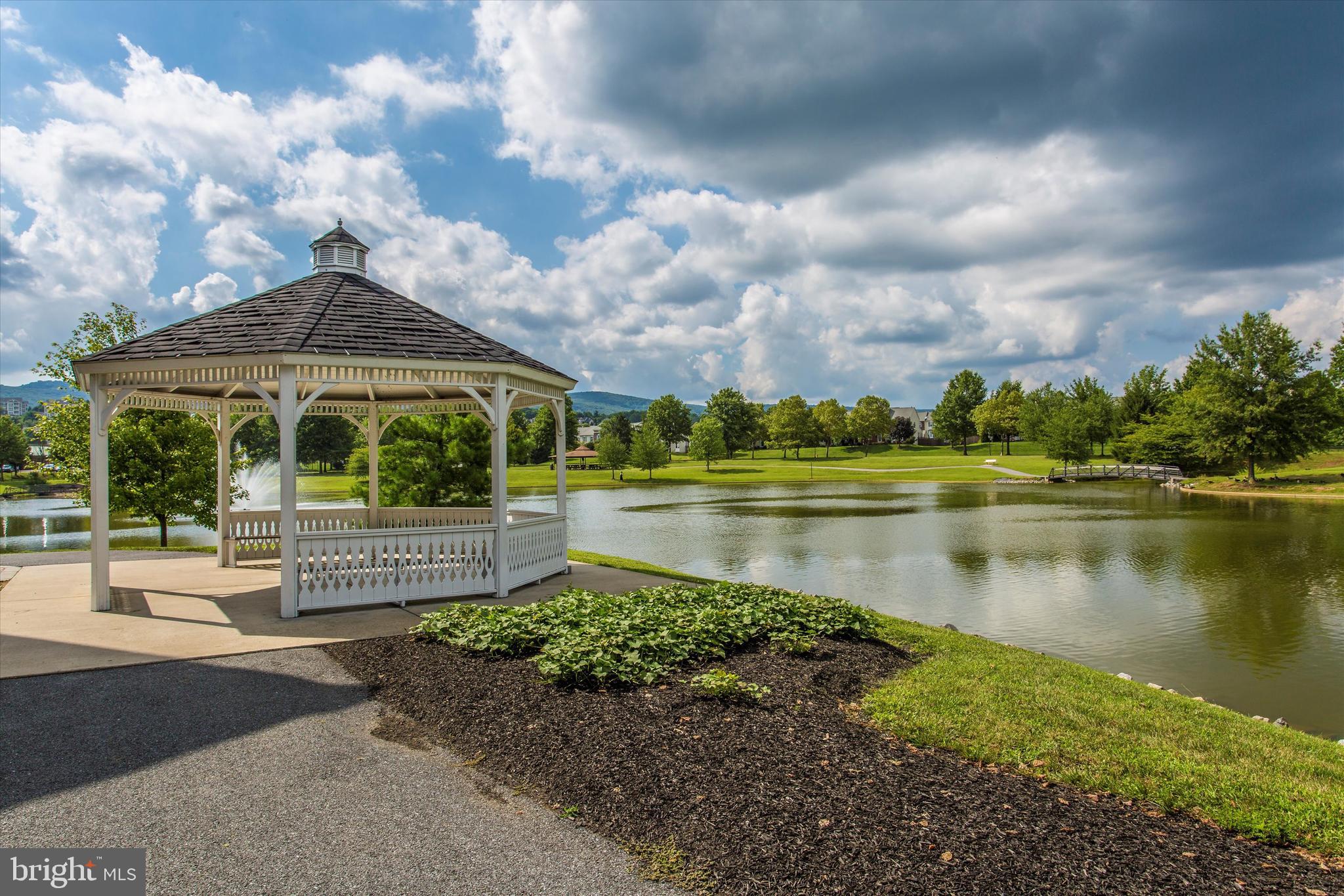 2490 Lakeside Dr