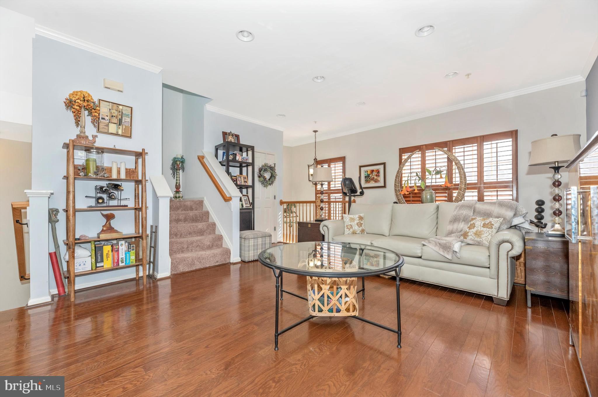 2490 Lakeside Dr