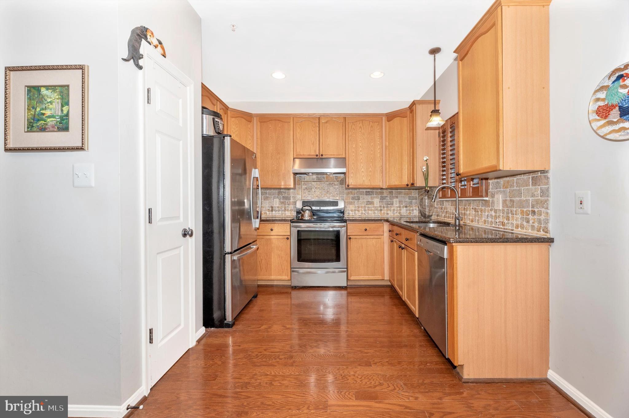 2490 Lakeside Dr