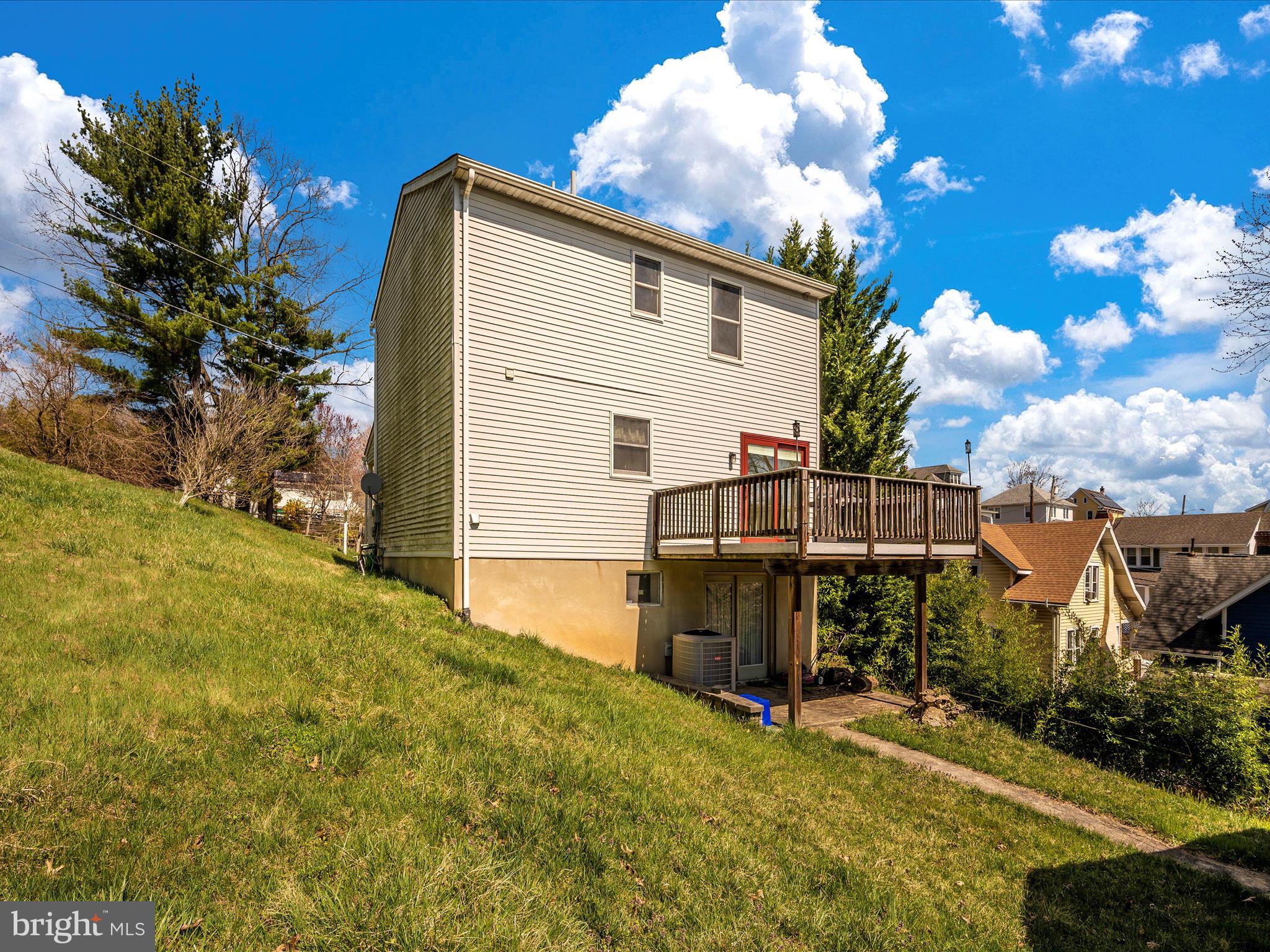 302 W C St