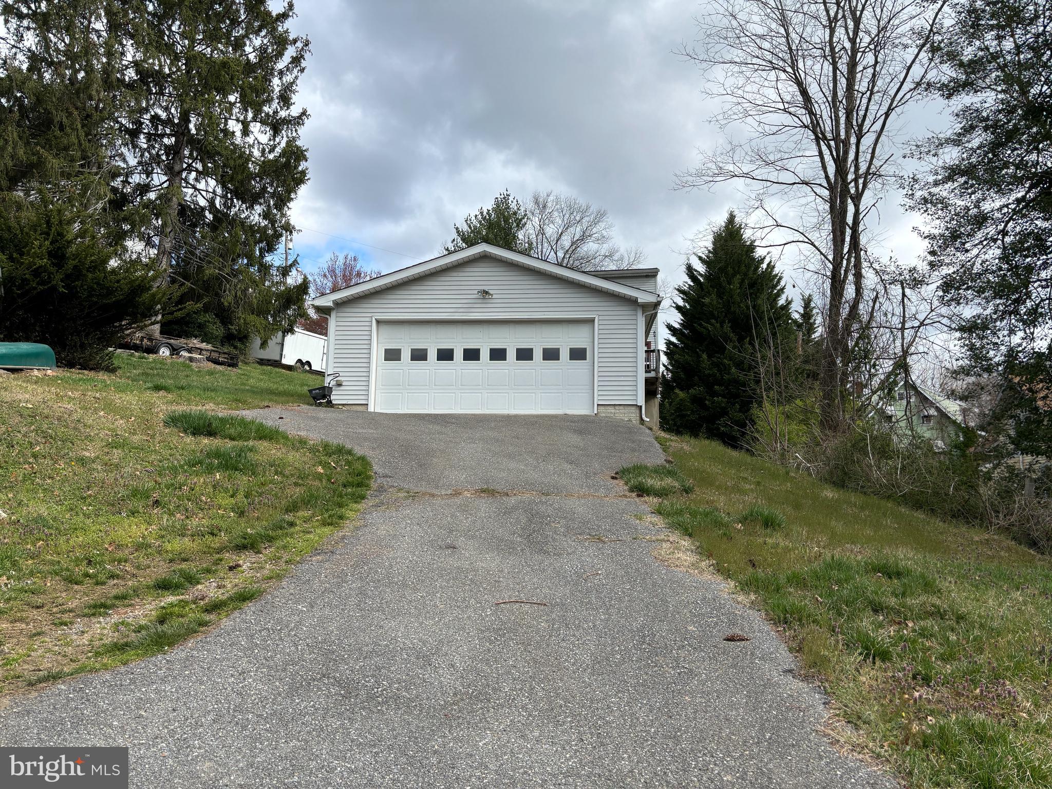 302 W C St