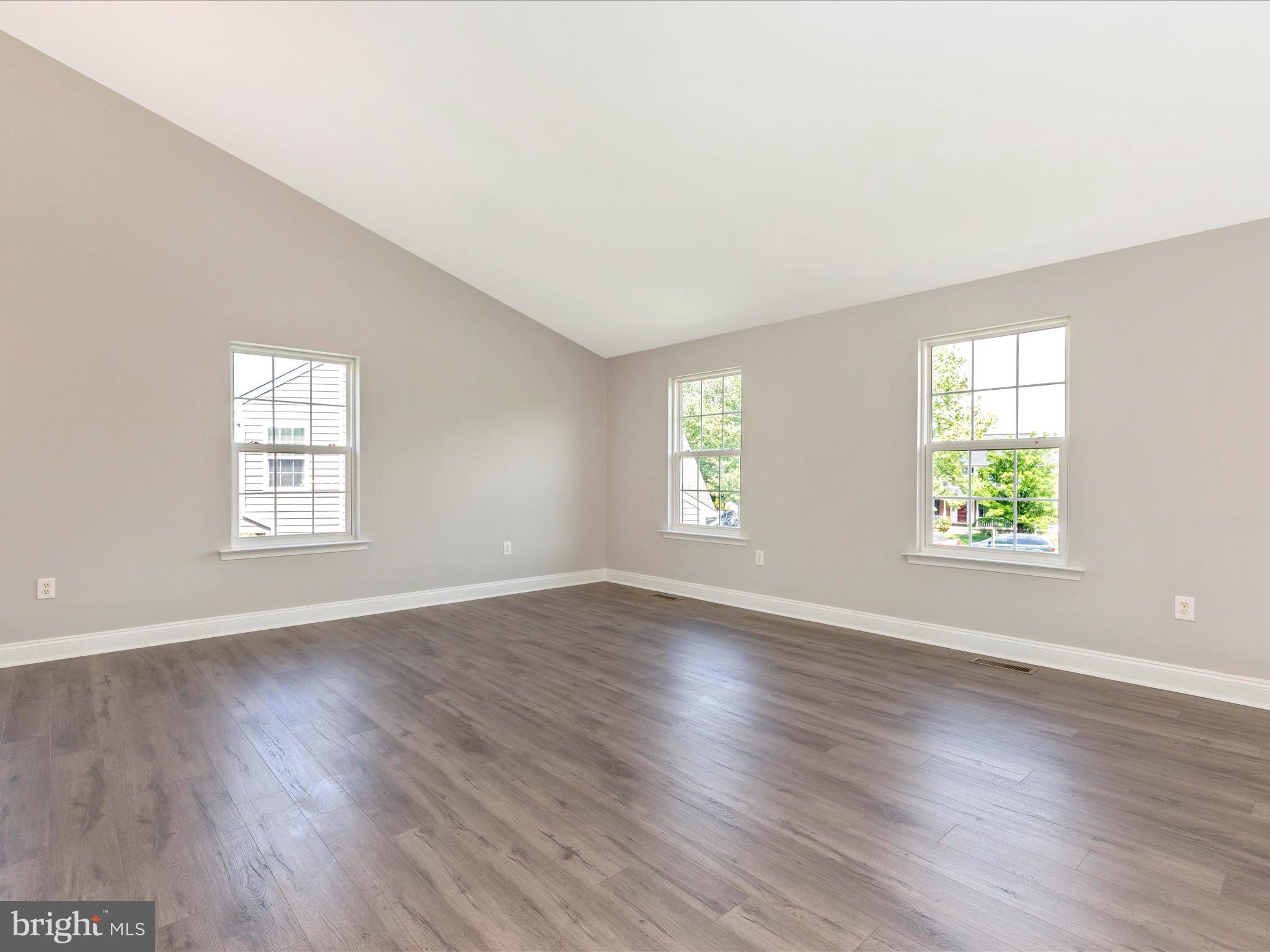 1005 Bexhill Dr