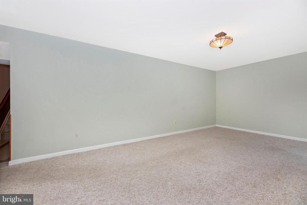 213 Bishops Glen Dr