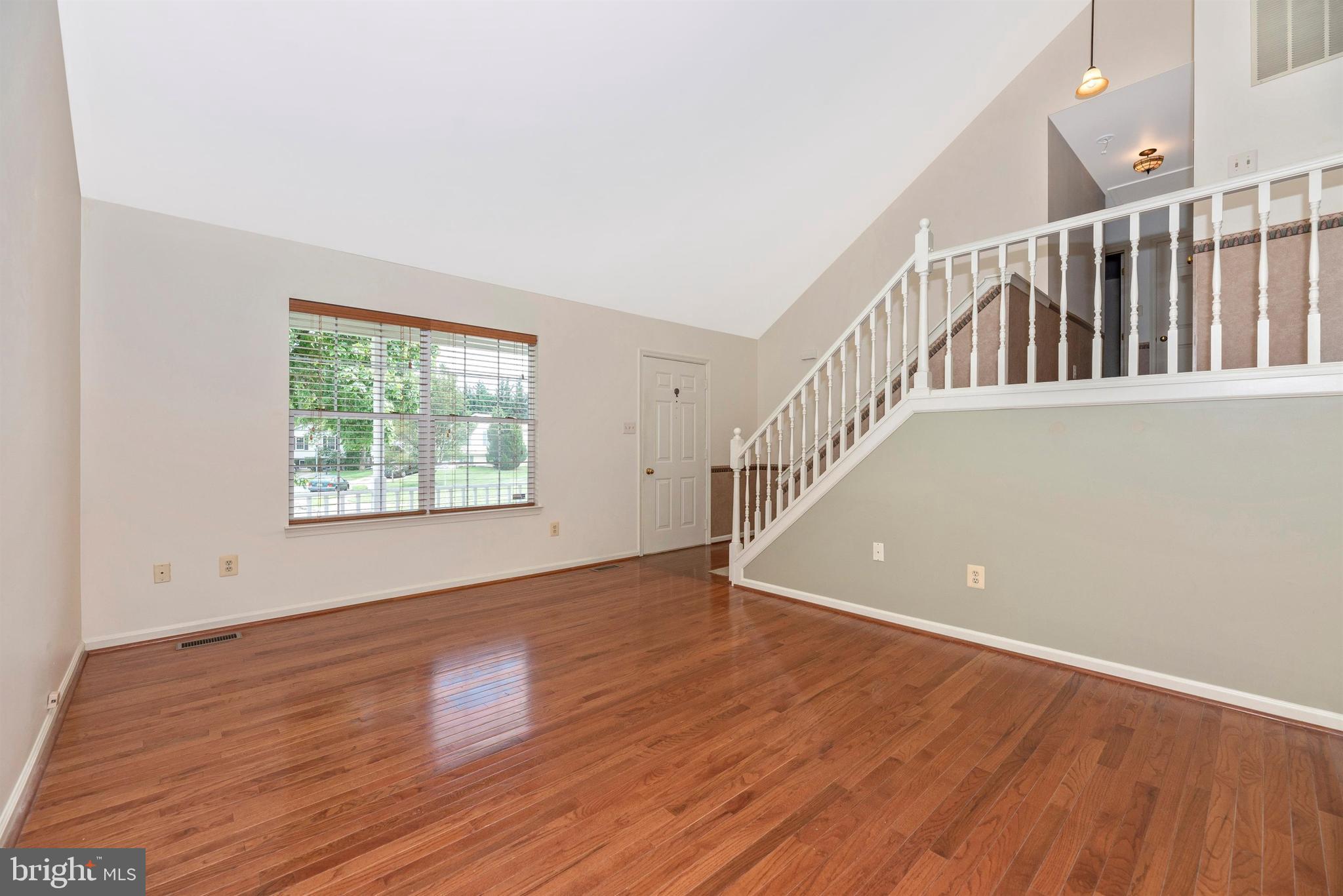 213 Bishops Glen Dr