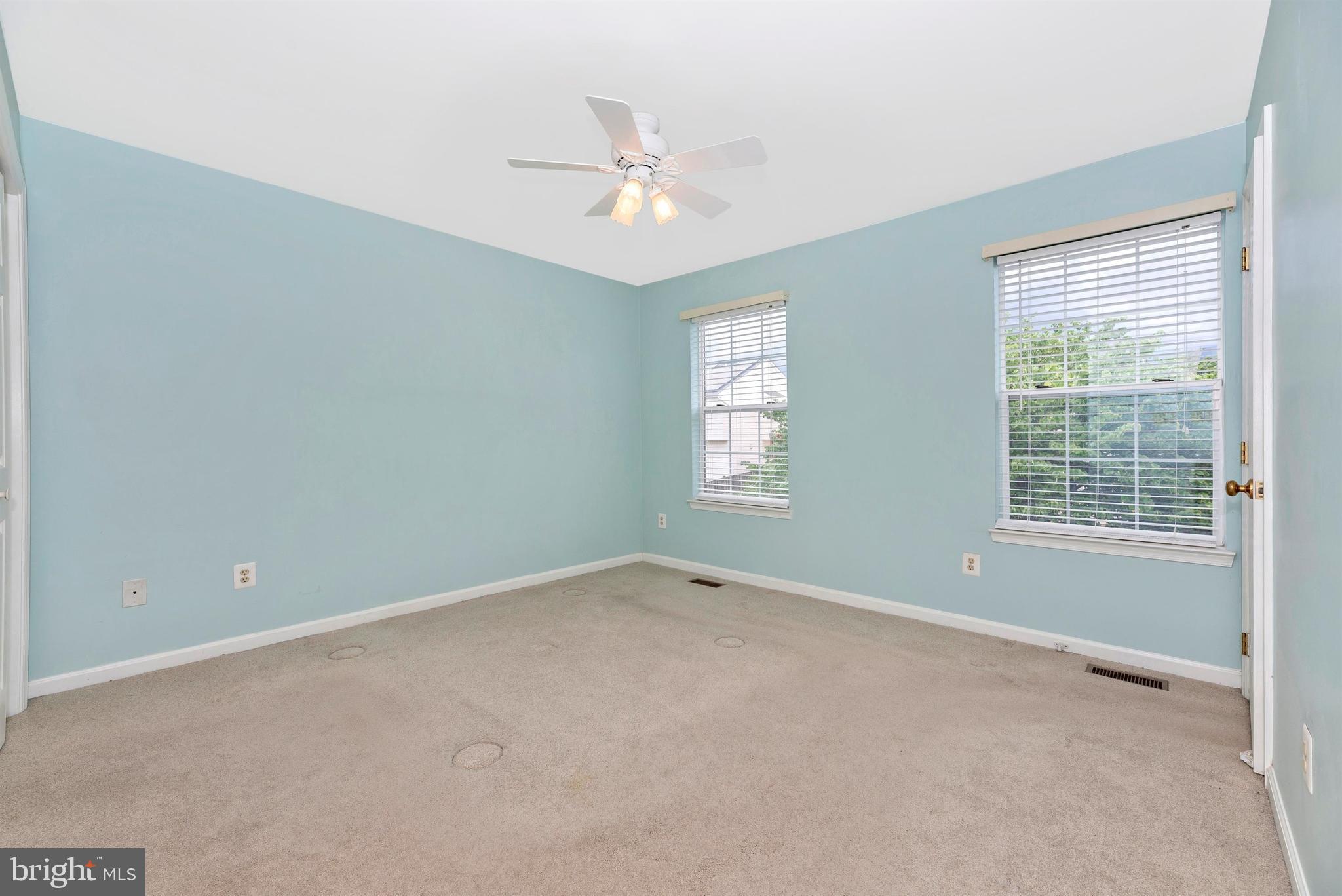 213 Bishops Glen Dr