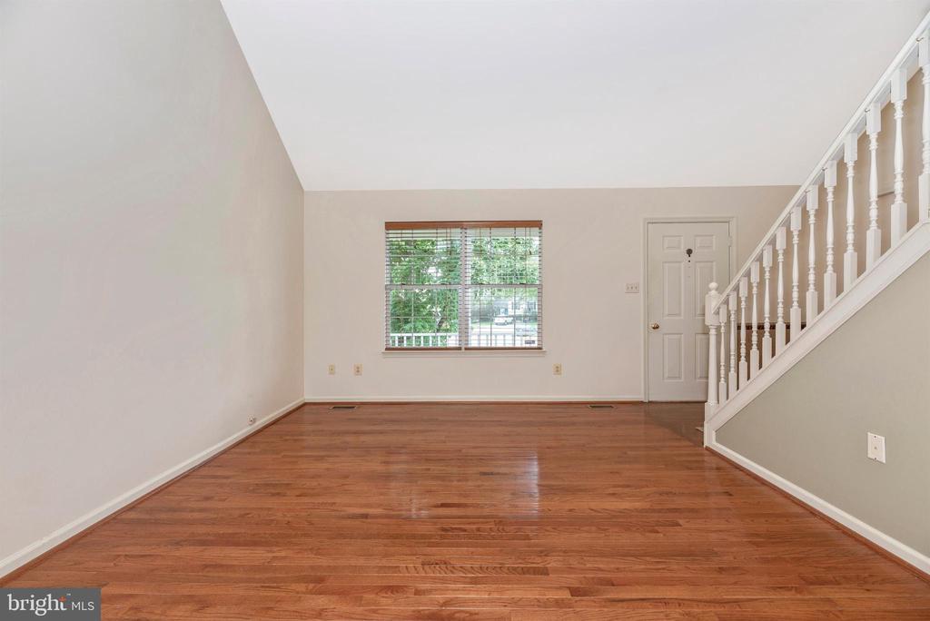 213 Bishops Glen Dr