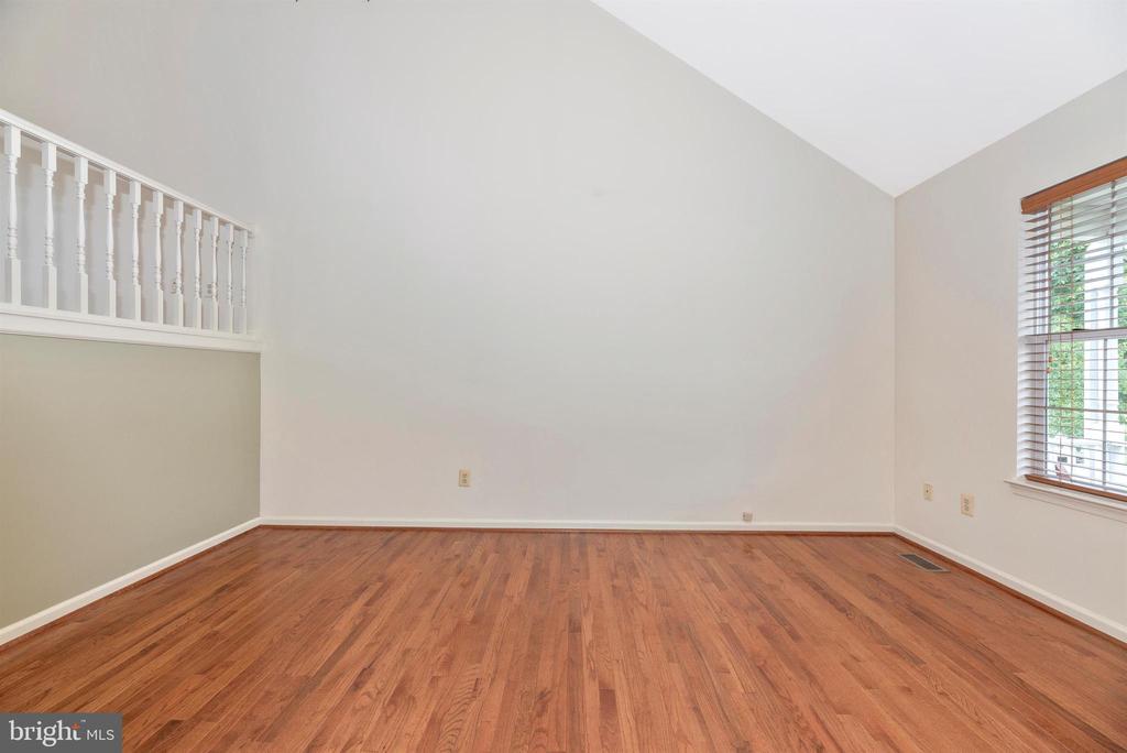 213 Bishops Glen Dr
