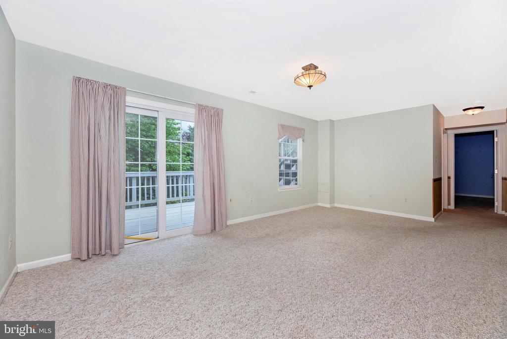 213 Bishops Glen Dr
