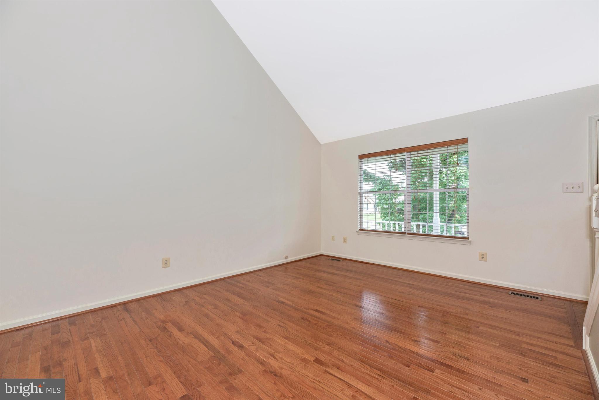 213 Bishops Glen Dr