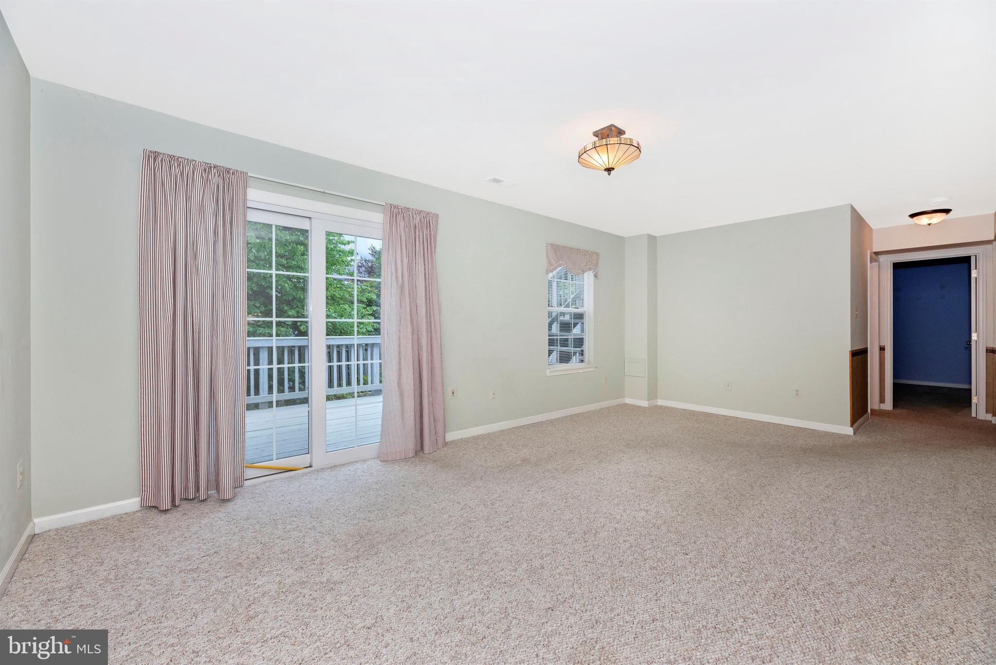 213 Bishops Glen Dr