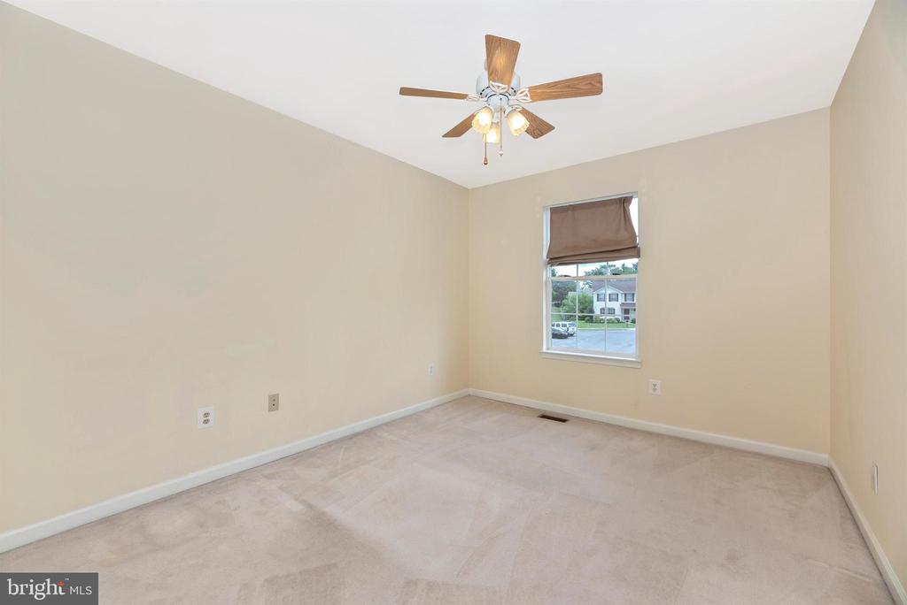 213 Bishops Glen Dr