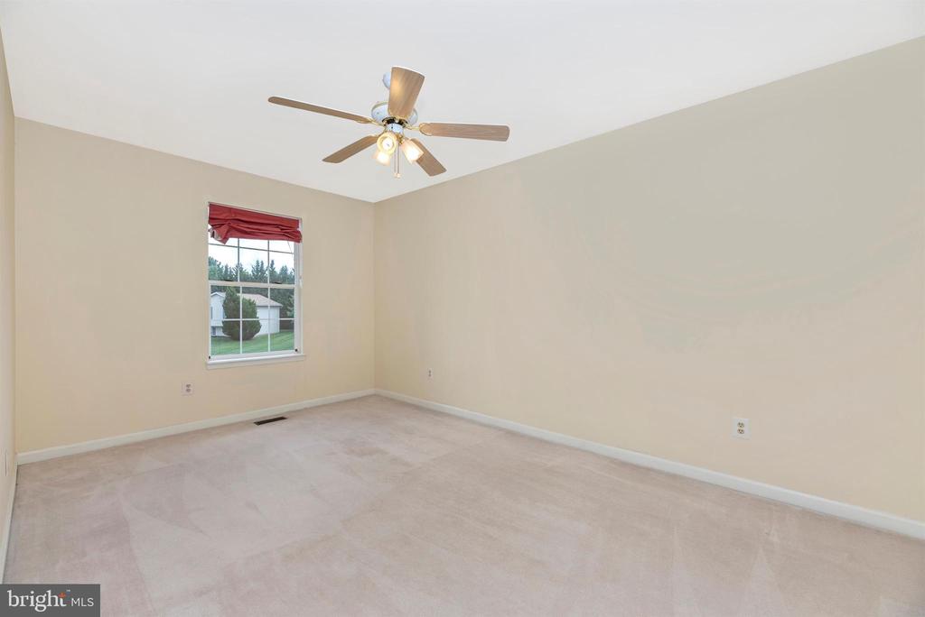 213 Bishops Glen Dr