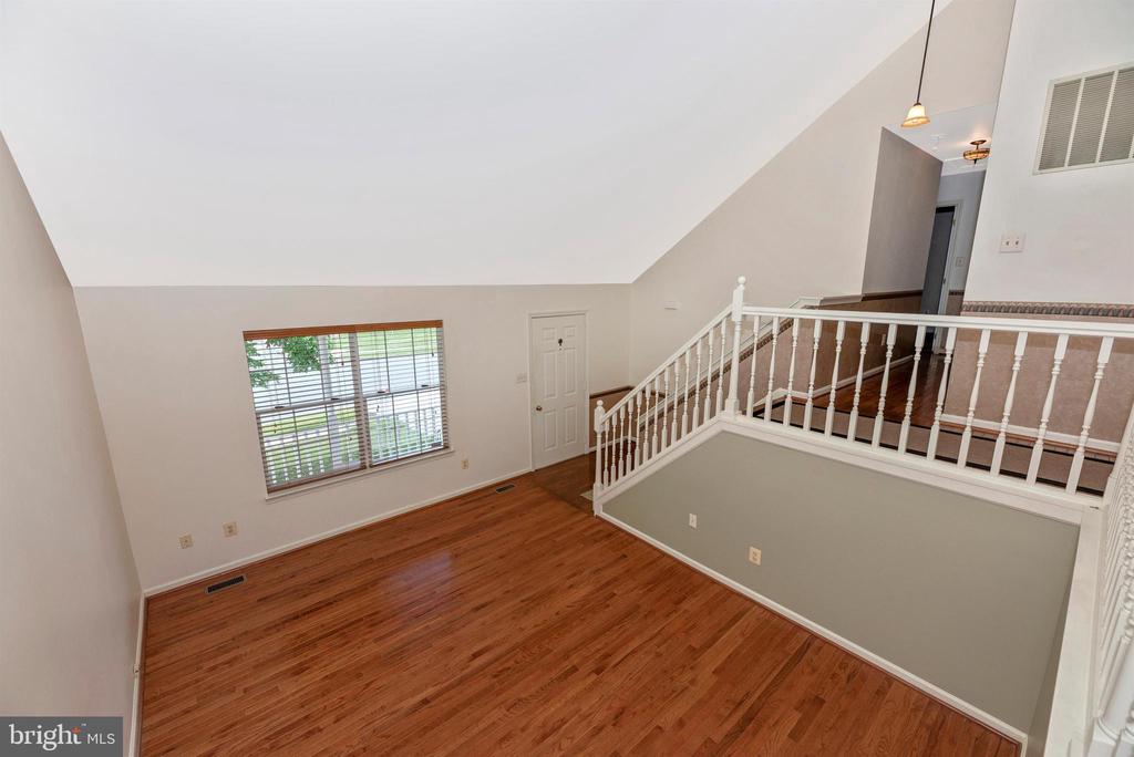 213 Bishops Glen Dr