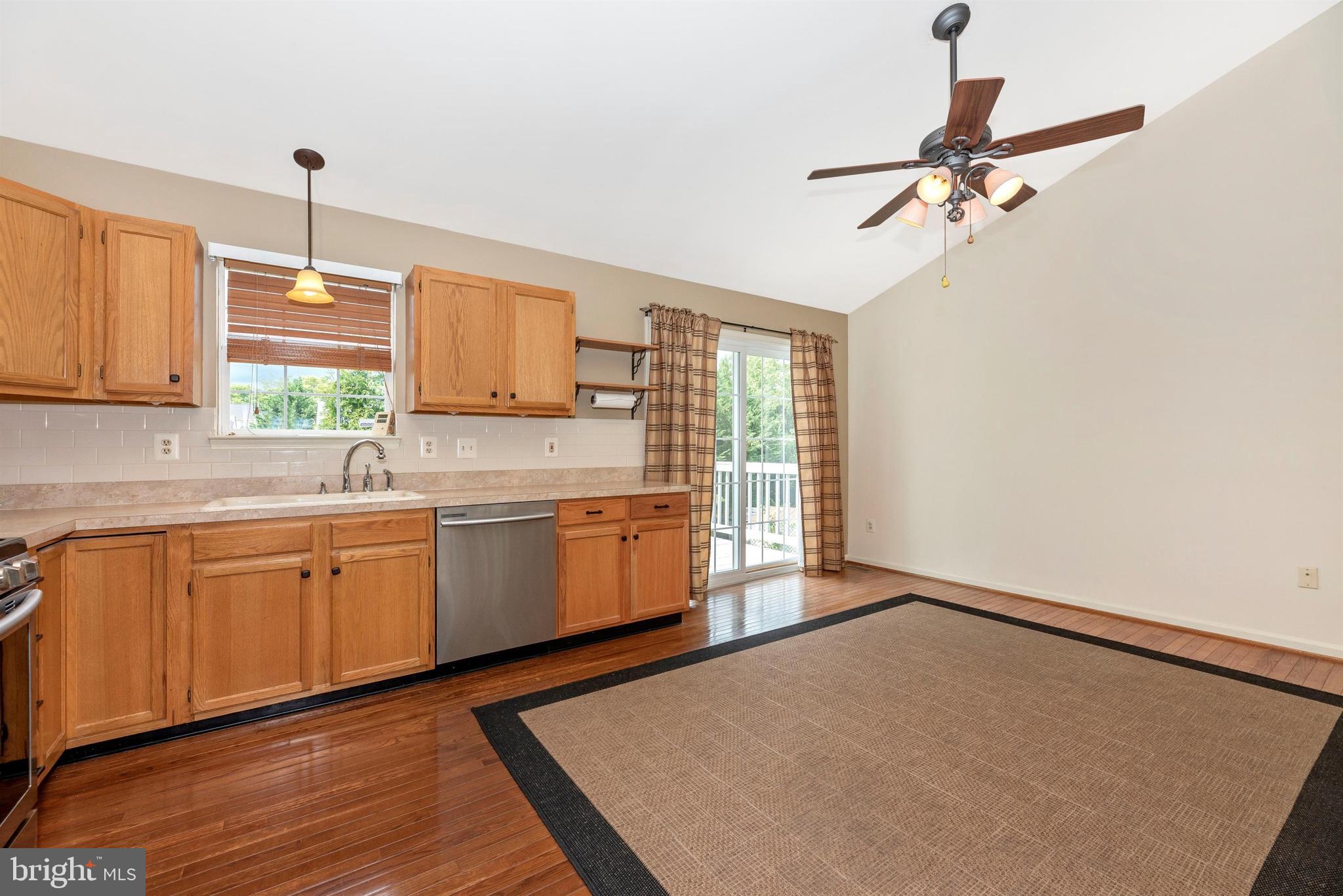 213 Bishops Glen Dr