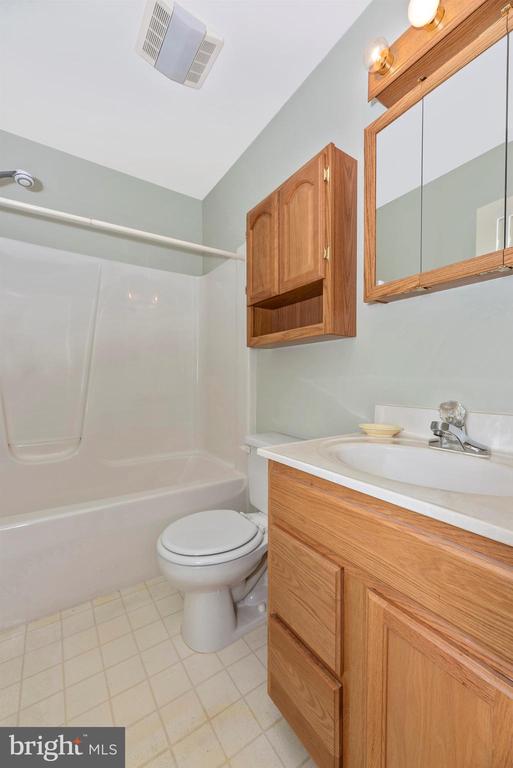 213 Bishops Glen Dr