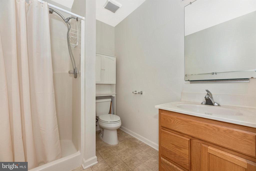 213 Bishops Glen Dr