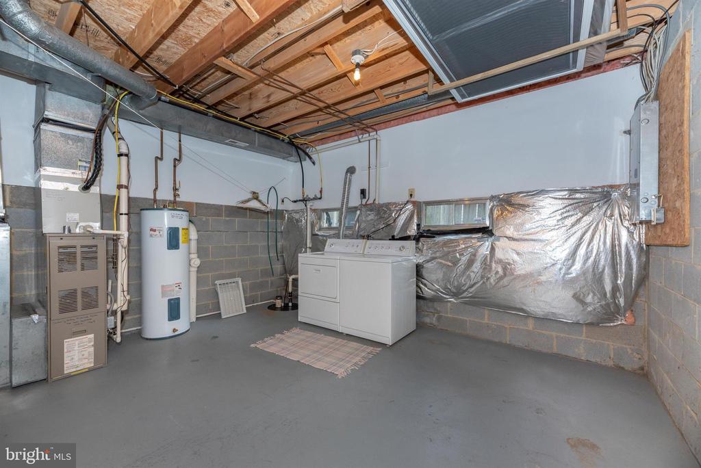 213 Bishops Glen Dr