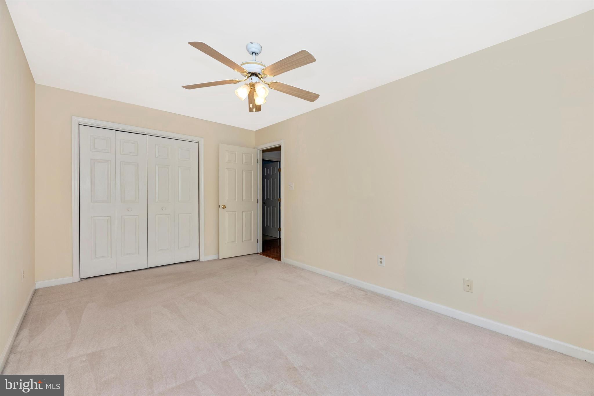 213 Bishops Glen Dr