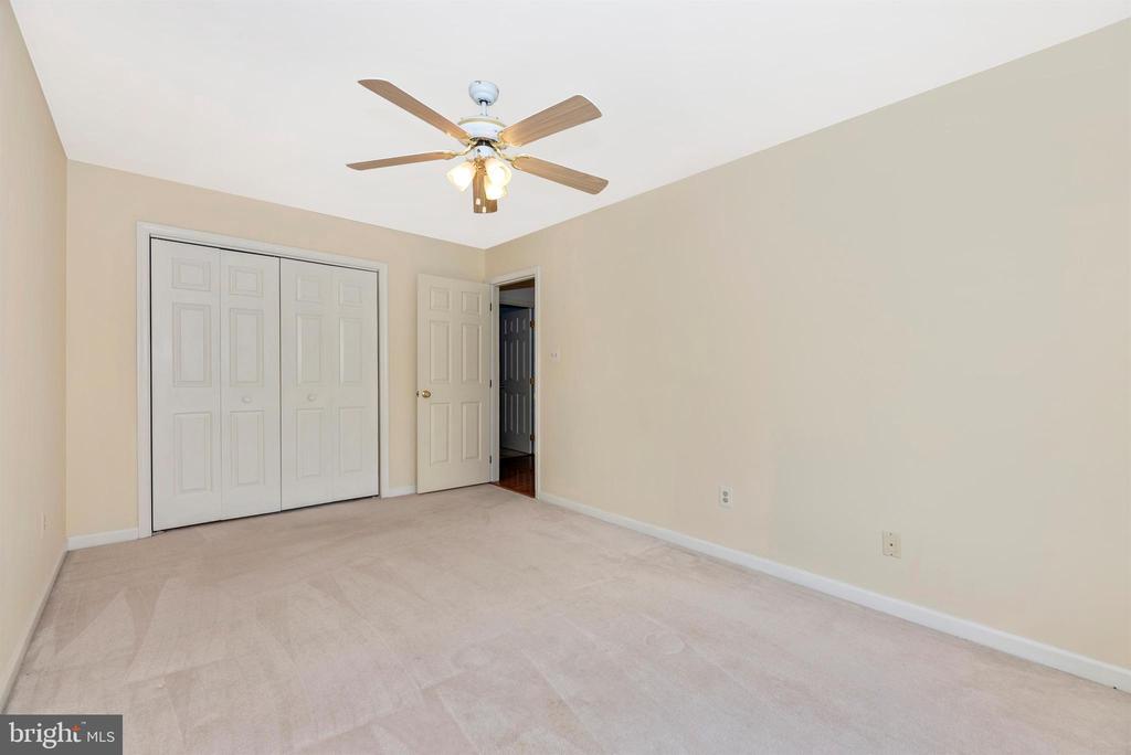 213 Bishops Glen Dr