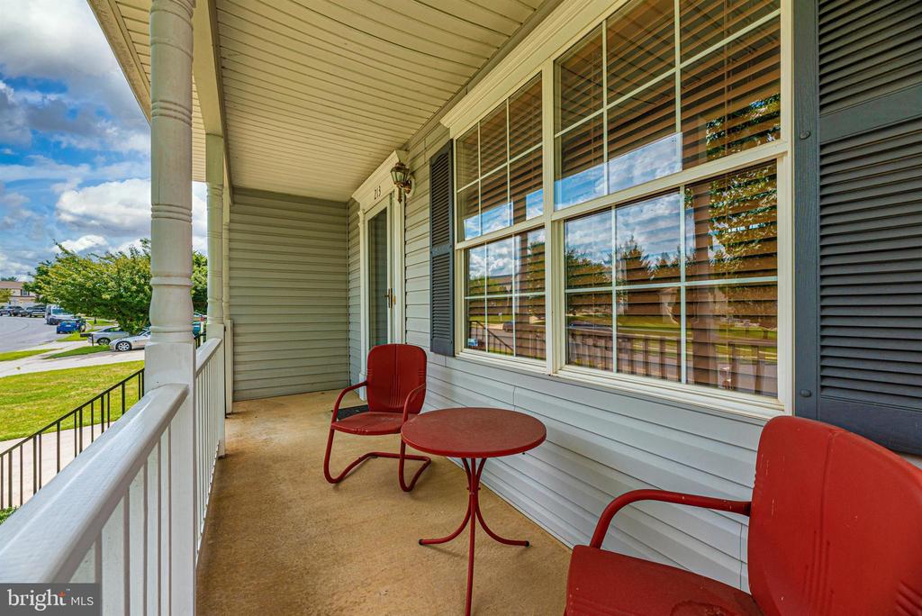 213 Bishops Glen Dr