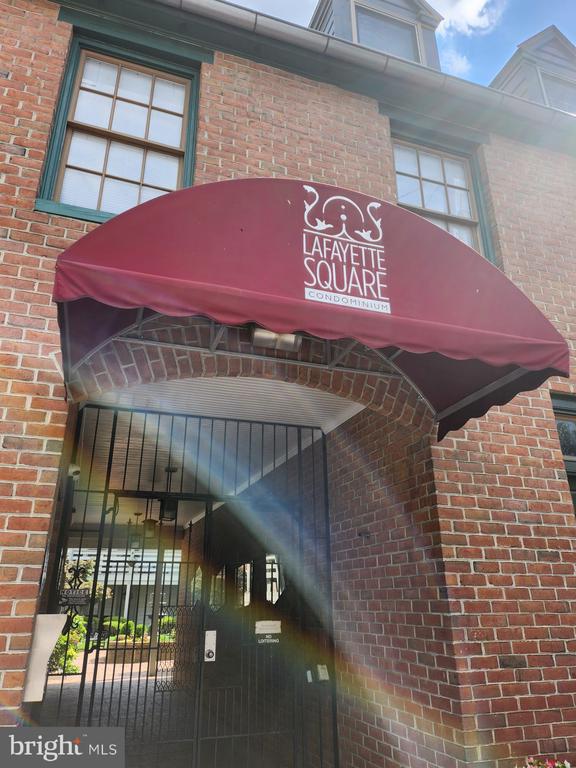 10 W ALL SAINTS ST #205