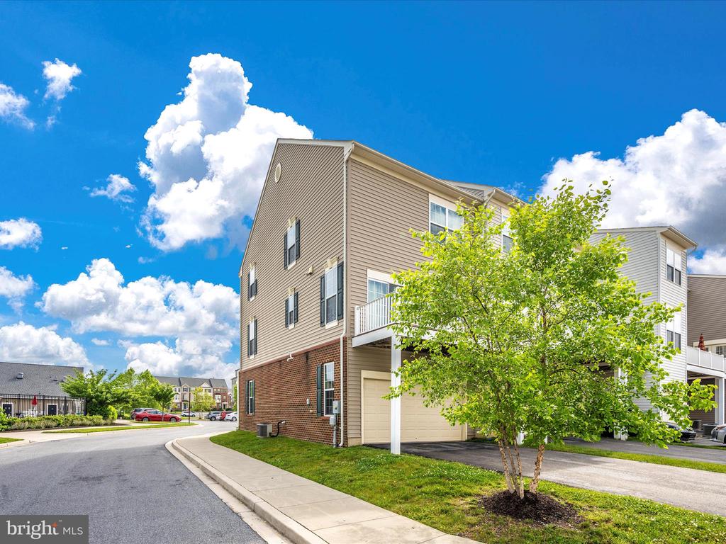 6385 Walcott Ln