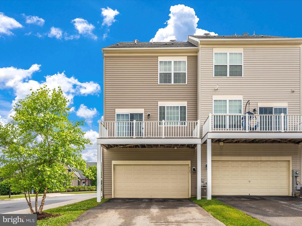 6385 Walcott Ln