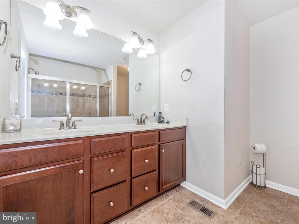 6385 Walcott Ln