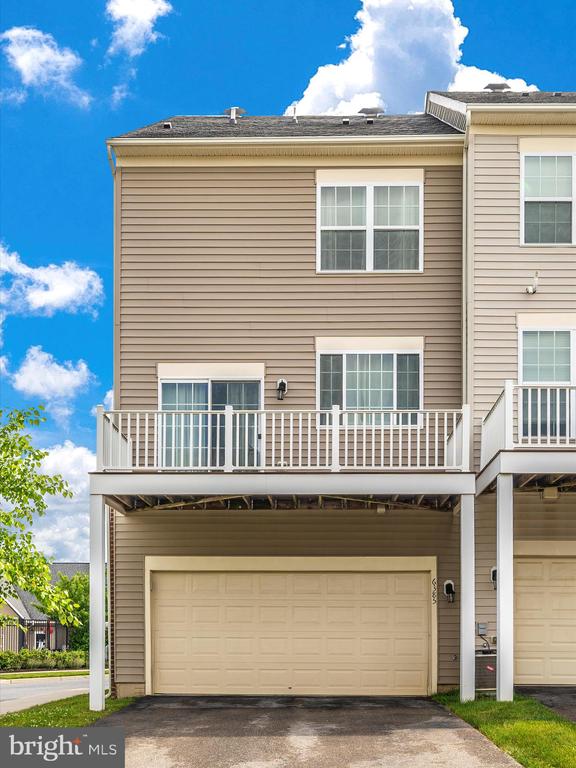 6385 Walcott Ln