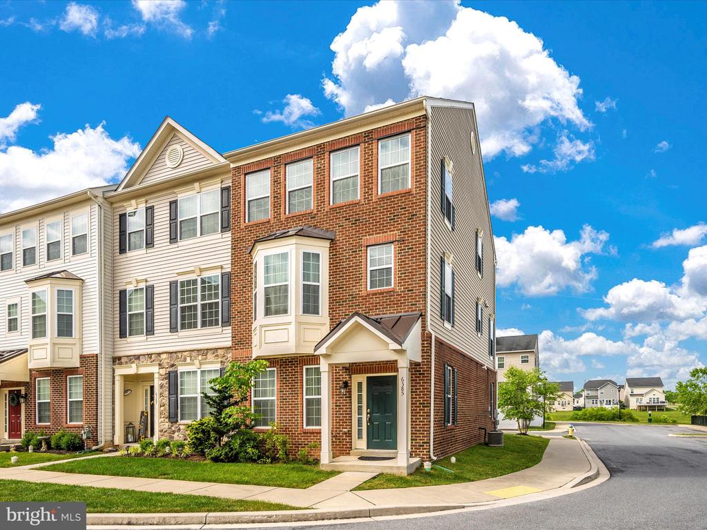 6385 Walcott Ln